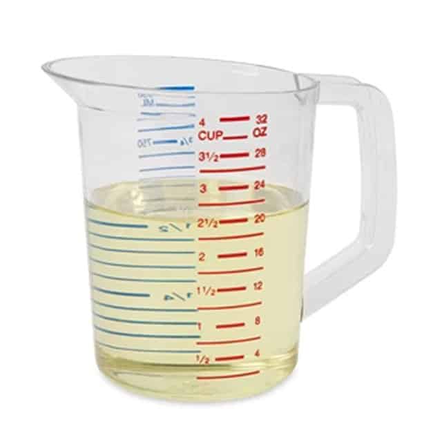 0040135_3.jpg Measuring cup with liquid, used in food and beverage preparation, essential for accurate measurement and hygiene in culinary environments.