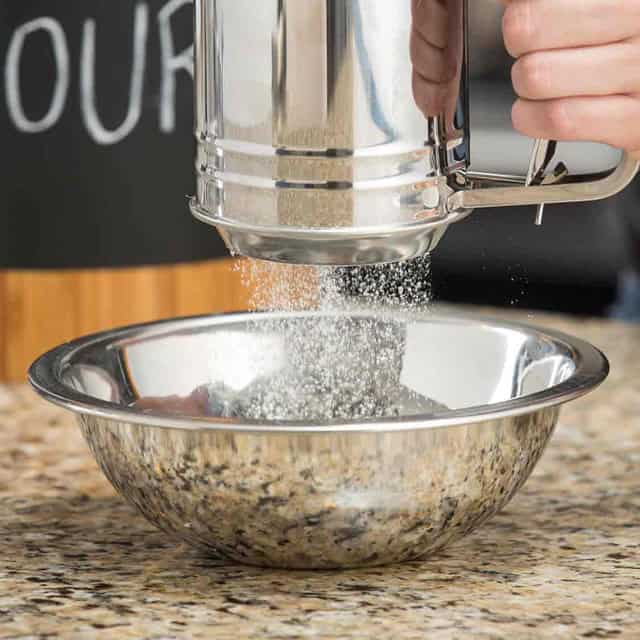 0048362_2.jpg Tablecraft Stainless Steel Mixing Bowl 4-Qt. - Image 2