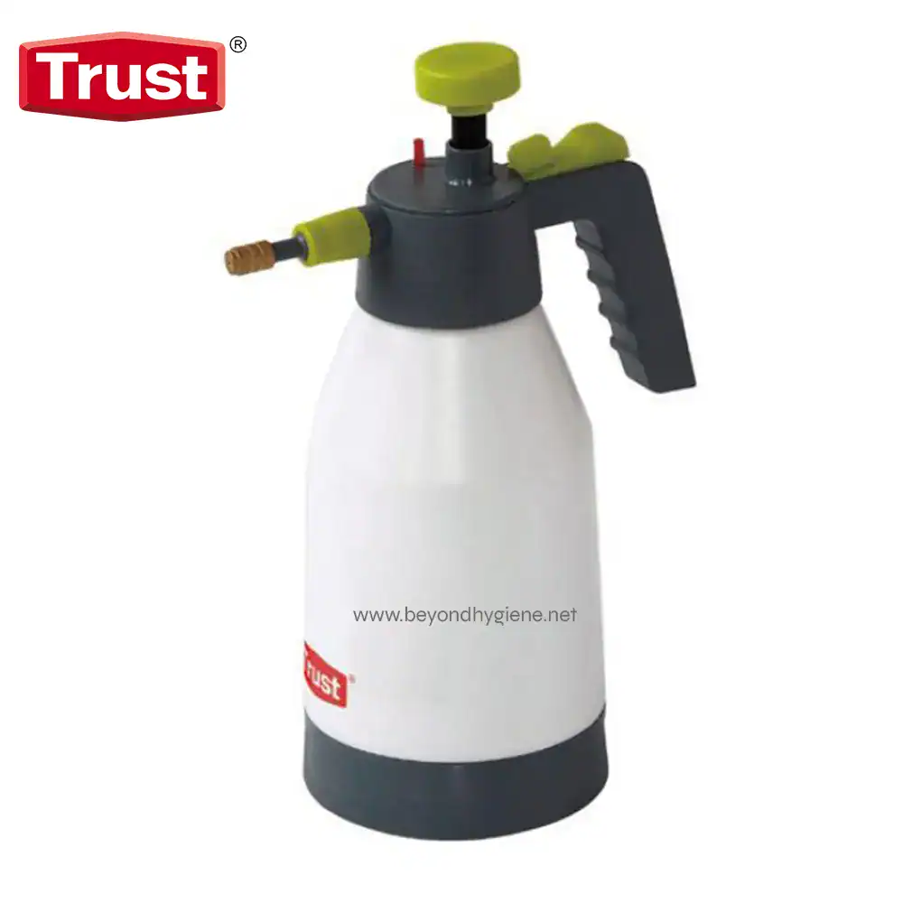 6938 Spray bottle for disinfectant or cleaning solutions, ideal for hygiene and sanitation in commercial and healthcare settings.