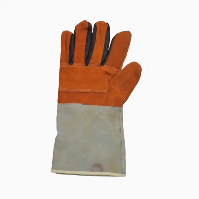 Fire-resistant safety glove for industrial hand protection, heat-resistant work glove, durable protective glove for construction and manufacturing environments.