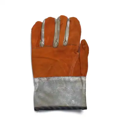 Leather safety glove with heat-resistant material, ideal for industrial and cleaning applications. Designed for protection and durability in harsh environments.