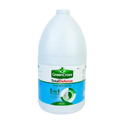 Antibacterial hand sanitizer bottle, GreenCross Total Defense 5-in-1 disinfectant for hygiene and skin protection, ideal for healthcare and everyday use, non-drying, hypoallergenic.