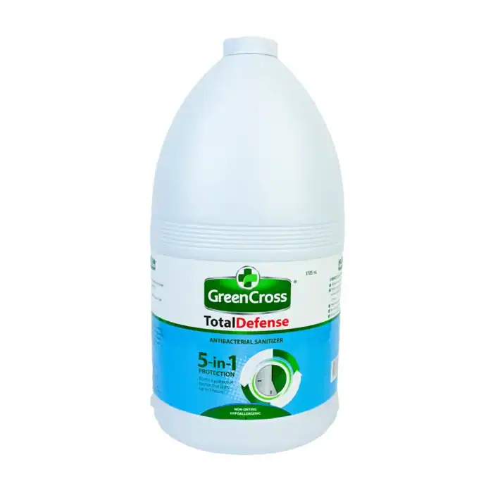 Antibacterial hand sanitizer bottle, GreenCross Total Defense 5-in-1 disinfectant for hygiene and skin protection, ideal for healthcare and everyday use, non-drying, hypoallergenic.