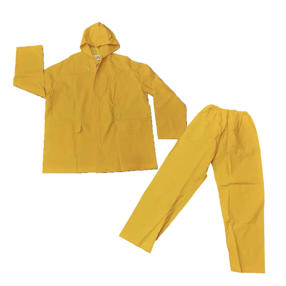 HIGHLANDER RAINCOAT PANTS AND JACKET WITH PLY Protective yellow waterproof rain suit for hygiene and safety in industrial and cleaning environments.