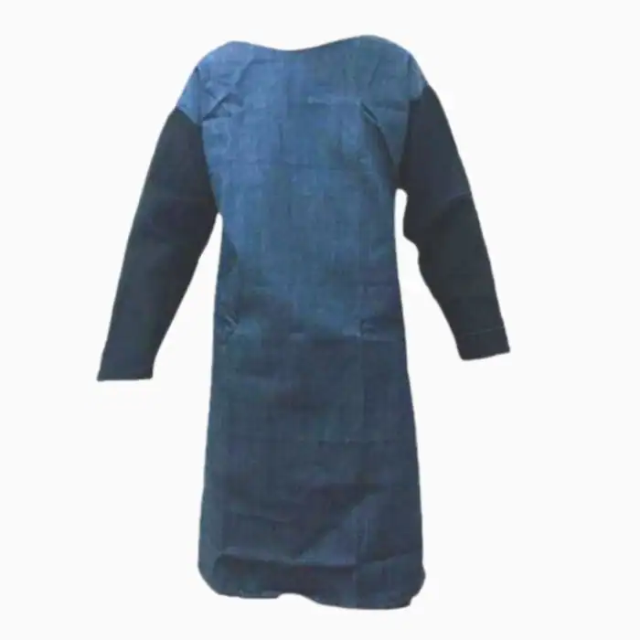 Polyester apron for industrial cleaning and hygiene, durable and professional workwear for sanitary services.