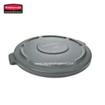 Rubbermaid commercial waste disposal lid, industrial grey plastic trash can cover for sanitation and hygiene in commercial spaces.