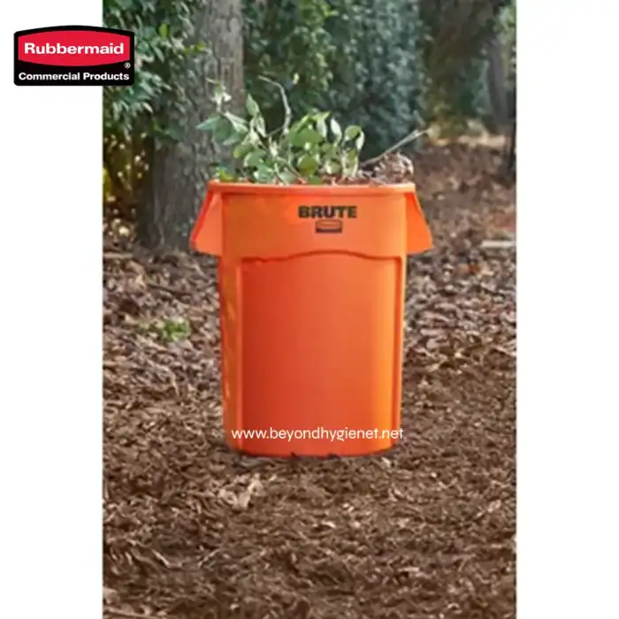 Heavy-duty outdoor rubber trash bin for garden waste and debris, durable and weather-resistant, ideal for landscaping and sanitation in Asia.