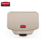 STREAMLINE® 18 GAL STEP-ON RESIN FRONT STEP BLACK