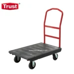 Red hand truck for搬运 cargo, industrial material transport equipment, sturdy platform with wheels, suitable for warehouse or logistics use.