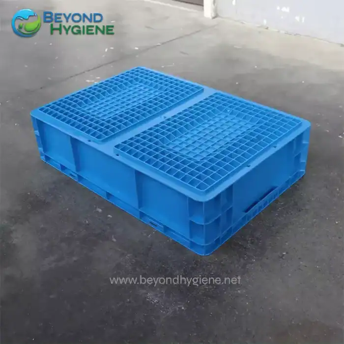 Blue plastic pallet used for heavy-duty industrial and warehouse logistics, designed for durability and easy handling, suitable for shipping and storage in commercial facilities.