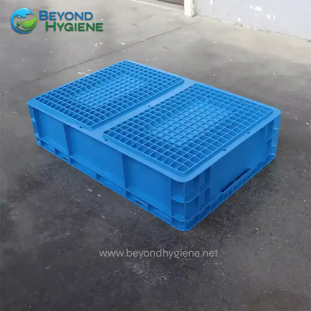 UGA-BDFEU4611_2 Blue plastic pallet used for heavy-duty industrial and warehouse logistics, designed for durability and easy handling, suitable for shipping and storage in commercial facilities.