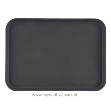 Black plastic tray for food service or food delivery, hygienic and durable. Suitable for kitchens, catering, and restaurant use. Clear and simple design emphasizes cleanliness and quality.