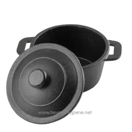 Heavy-duty black cast iron cookware pot with lid, ideal for commercial kitchens and catering. Durable and heat-resistant, suitable for various cooking methods and professional hygiene standards.