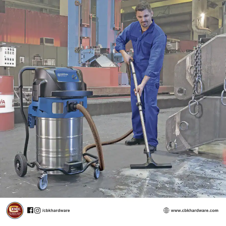 nfattix96101_ NILFISK TWO-MOTOR INDUSTRIAL WET-DRY VACUUM CLEANERS 70L 1500W Industrial vacuum cleaner performing heavy-duty cleaning in a factory setting.