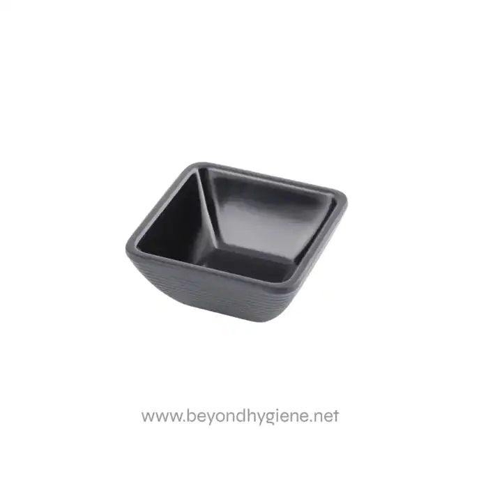 Stainless steel black square bowl for food presentation or serving, modern design, sleek finish, ideal for restaurants, catering, and catering services in Asia.