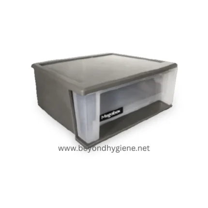 Stainless steel sneeze guard or barrier, ideal for hygiene and safety in food service and healthcare environments. Durable and easy to clean, essential for maintaining hygiene standards.